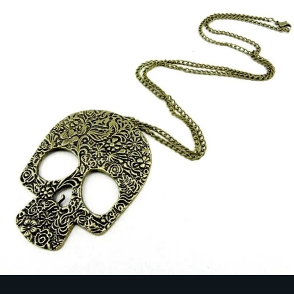 !!LAST CHANCE!!⛄️Vintage Bronze Colored Sugar Skull Necklace - Picture 7 of 7